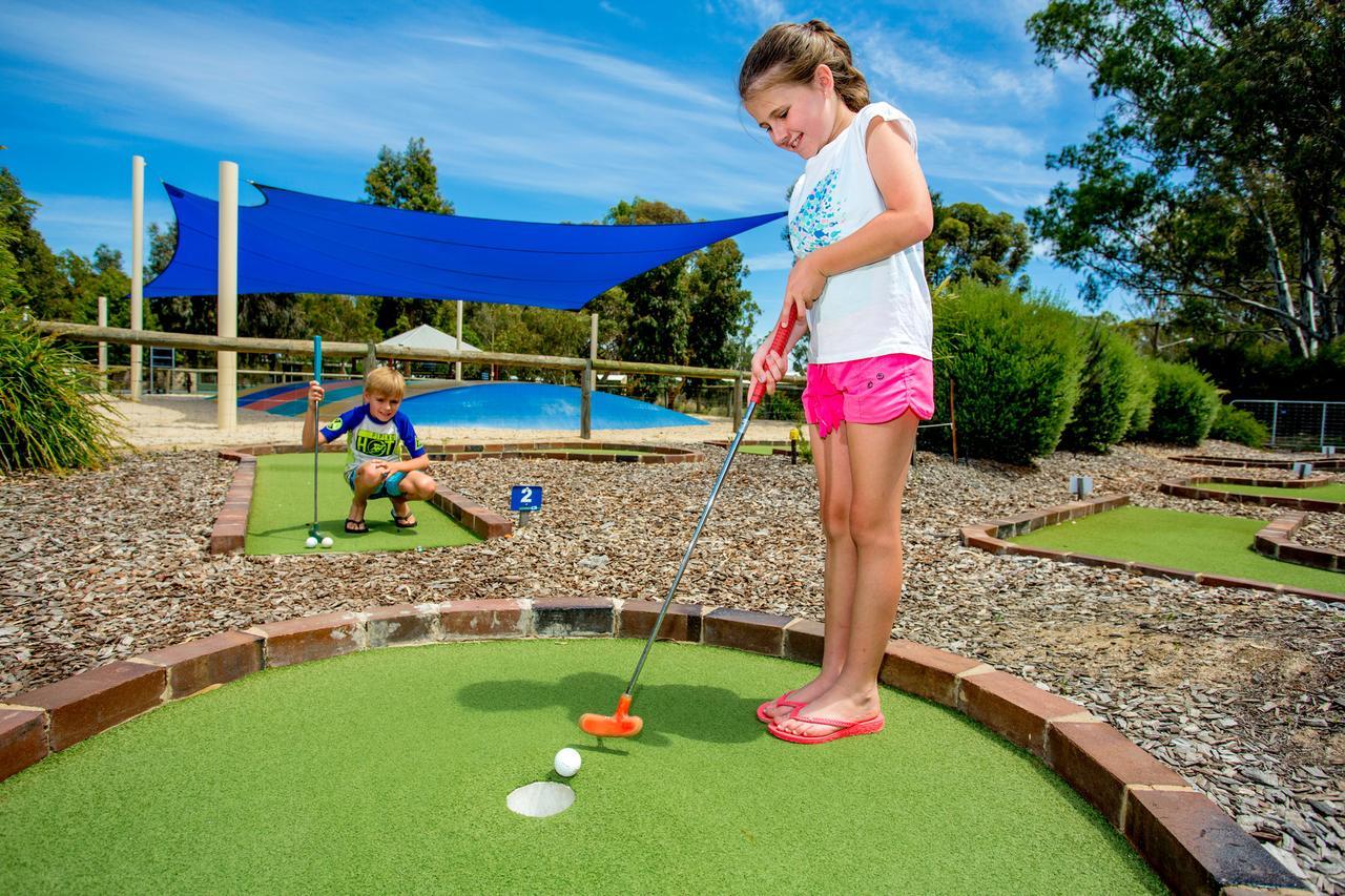 Big4 Deniliquin Holiday Park エクステリア 写真